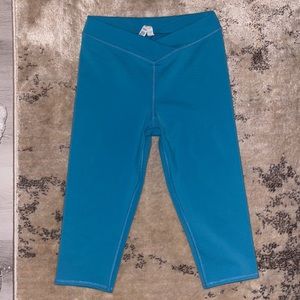 Alo Yoga Airbrush V-Cut Define Capri